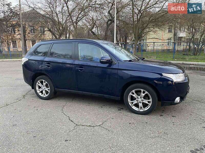 Позашляховик / Кросовер Mitsubishi Outlander 2013 в Миколаєві