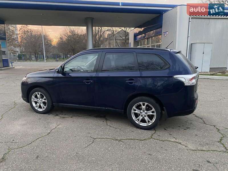 Позашляховик / Кросовер Mitsubishi Outlander 2013 в Миколаєві