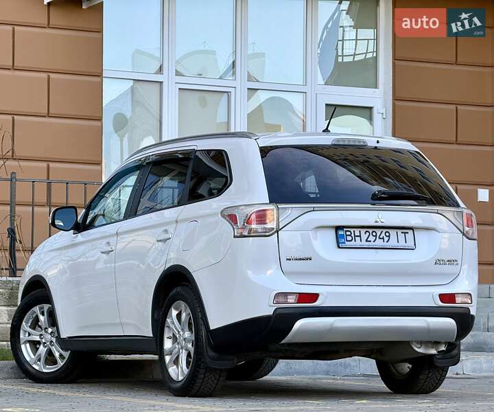 Внедорожник / Кроссовер Mitsubishi Outlander 2014 в Одессе