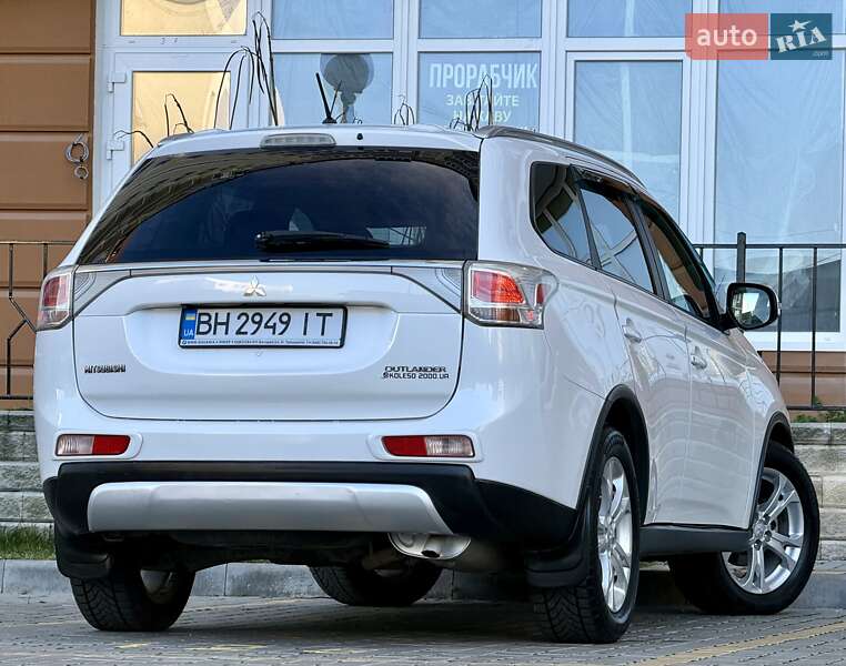 Внедорожник / Кроссовер Mitsubishi Outlander 2014 в Одессе