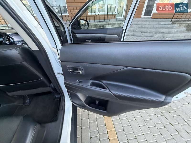 Внедорожник / Кроссовер Mitsubishi Outlander 2014 в Одессе