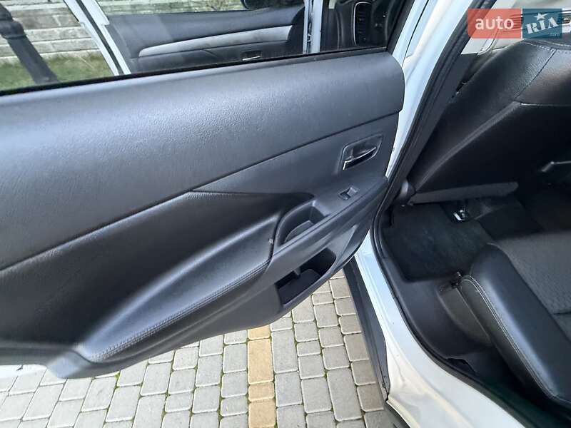 Внедорожник / Кроссовер Mitsubishi Outlander 2014 в Одессе