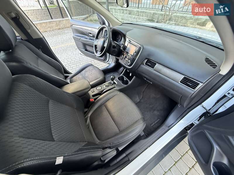 Внедорожник / Кроссовер Mitsubishi Outlander 2014 в Одессе