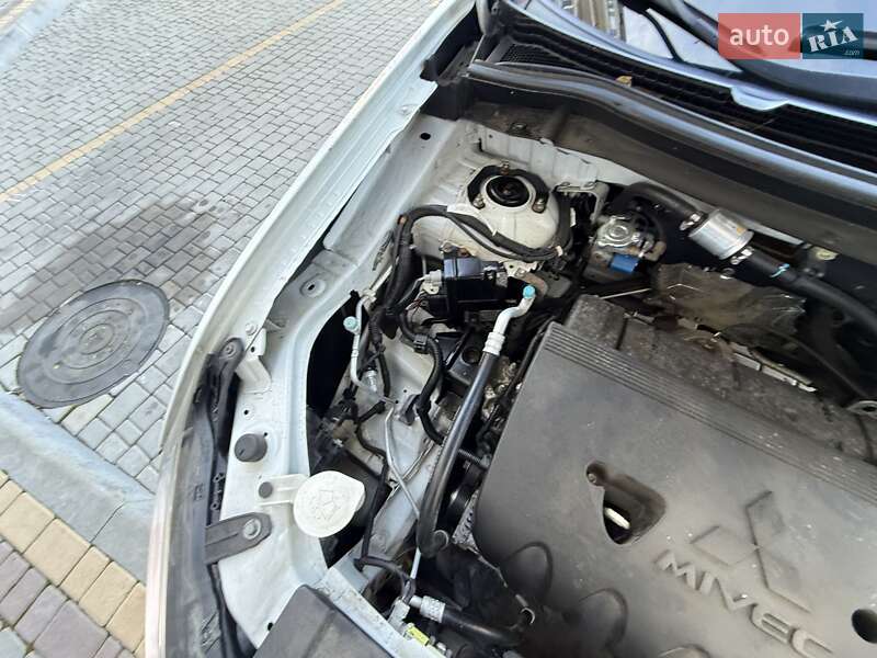 Внедорожник / Кроссовер Mitsubishi Outlander 2014 в Одессе