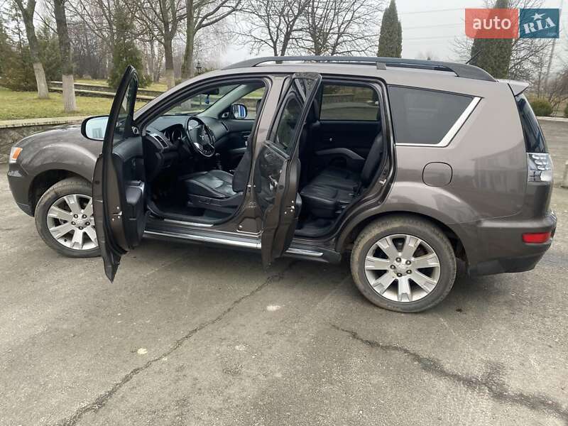 Позашляховик / Кросовер Mitsubishi Outlander 2010 в Сарнах