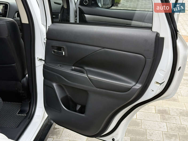 Внедорожник / Кроссовер Mitsubishi Outlander 2012 в Тернополе