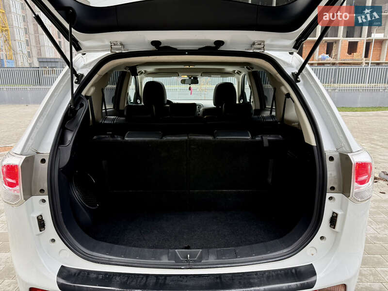 Внедорожник / Кроссовер Mitsubishi Outlander 2012 в Тернополе