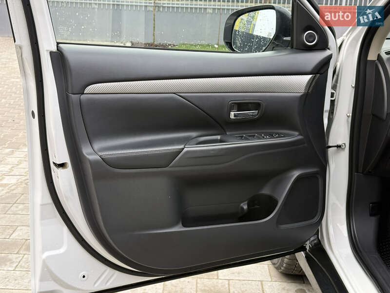 Внедорожник / Кроссовер Mitsubishi Outlander 2012 в Тернополе