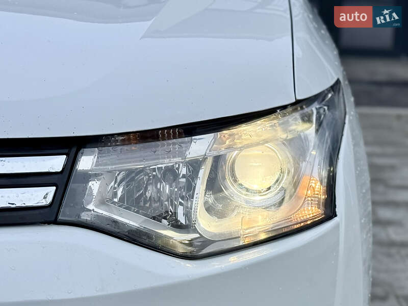 Внедорожник / Кроссовер Mitsubishi Outlander 2012 в Тернополе