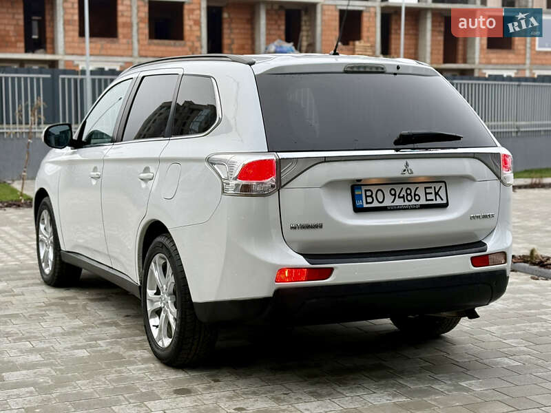 Внедорожник / Кроссовер Mitsubishi Outlander 2012 в Тернополе