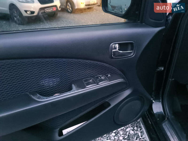 Позашляховик / Кросовер Mitsubishi Outlander 2008 в Львові