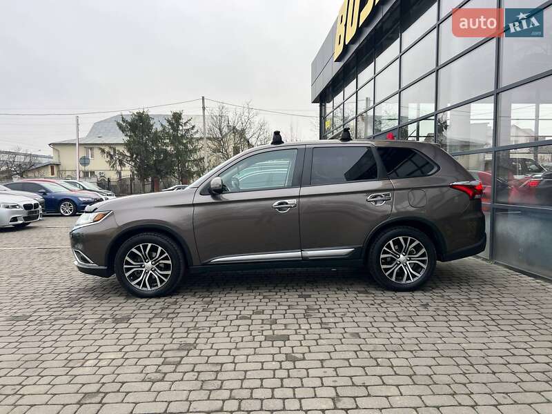 Позашляховик / Кросовер Mitsubishi Outlander 2016 в Івано-Франківську