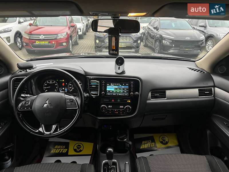 Позашляховик / Кросовер Mitsubishi Outlander 2016 в Івано-Франківську