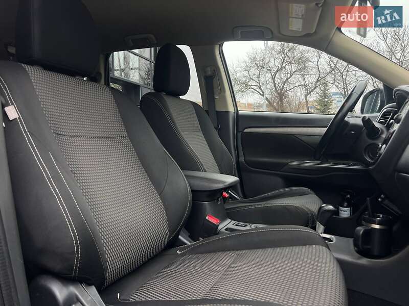Позашляховик / Кросовер Mitsubishi Outlander 2016 в Івано-Франківську