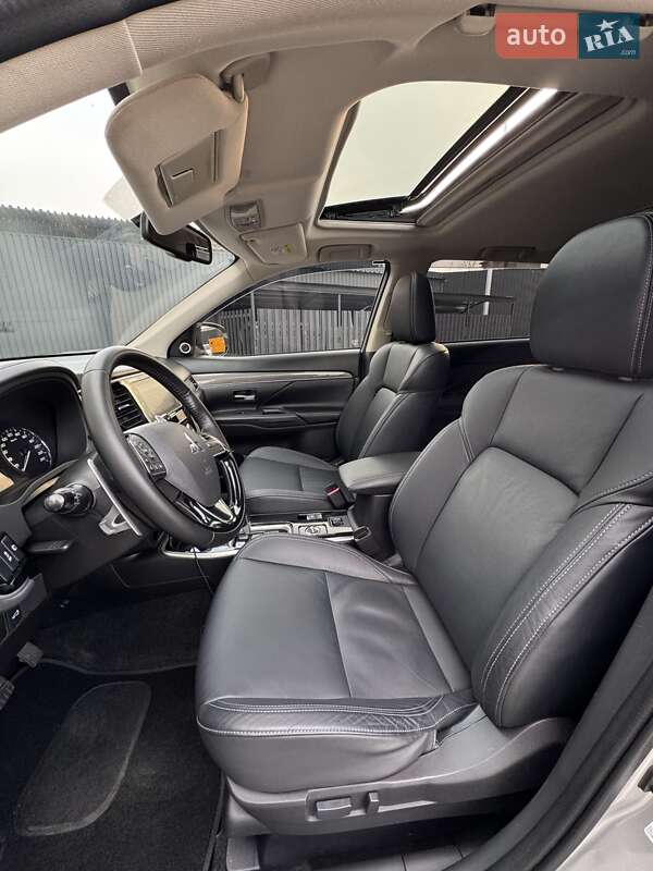 Позашляховик / Кросовер Mitsubishi Outlander 2018 в Києві фото 13 Позашляховик / Кросовер Mitsubishi Outlander 2018 в Києві