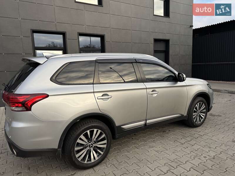 Позашляховик / Кросовер Mitsubishi Outlander 2018 в Києві фото 23 Позашляховик / Кросовер Mitsubishi Outlander 2018 в Києві
