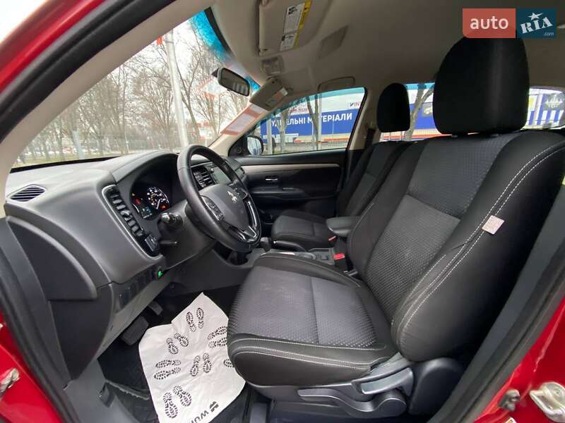 Позашляховик / Кросовер Mitsubishi Outlander 2015 в Дніпрі
