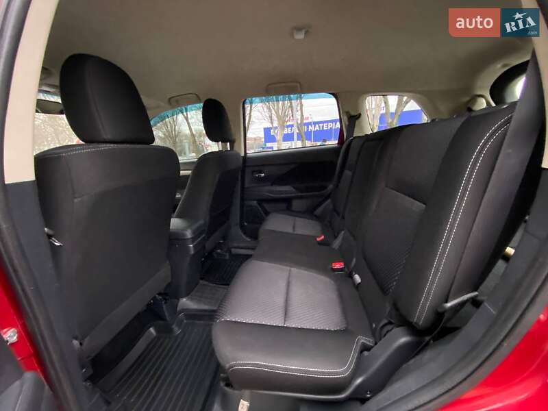 Позашляховик / Кросовер Mitsubishi Outlander 2015 в Дніпрі