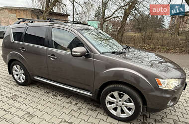 Внедорожник / Кроссовер Mitsubishi Outlander 2011 в Млинове