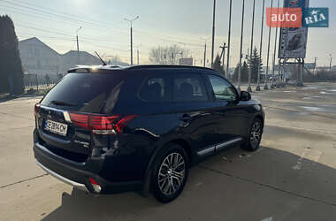 Позашляховик / Кросовер Mitsubishi Outlander 2016 в Чернівцях