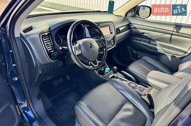 Позашляховик / Кросовер Mitsubishi Outlander 2016 в Чернівцях