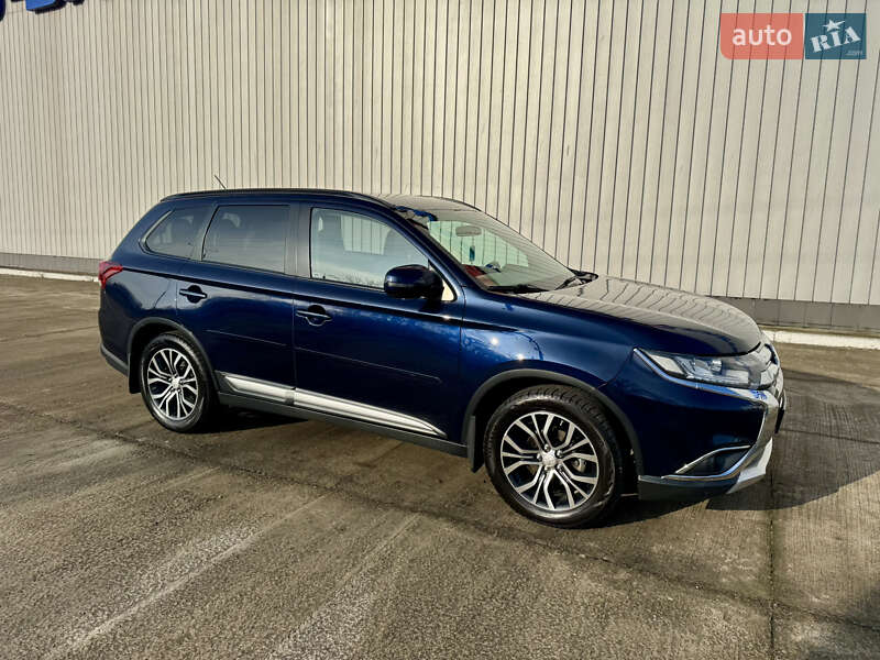 Позашляховик / Кросовер Mitsubishi Outlander 2016 в Чернівцях