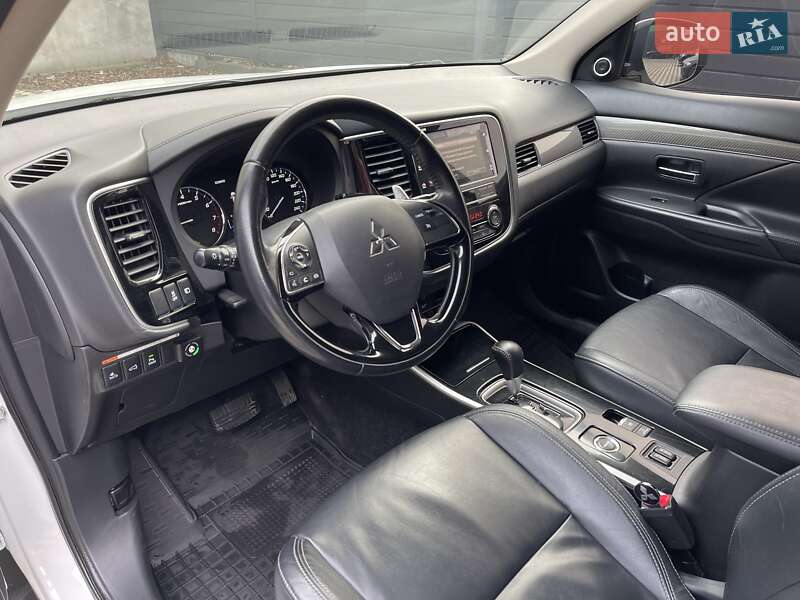 Позашляховик / Кросовер Mitsubishi Outlander 2018 в Миколаєві