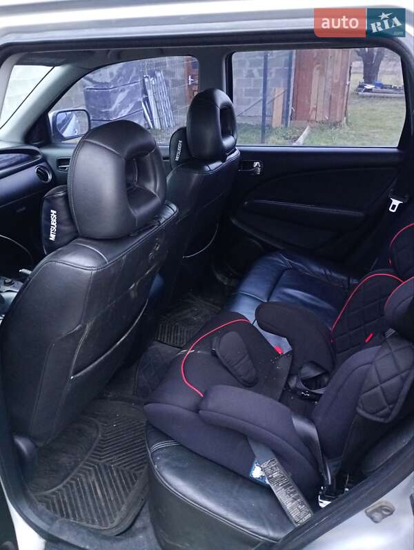 Внедорожник / Кроссовер Mitsubishi Outlander 2004 в Виноградове