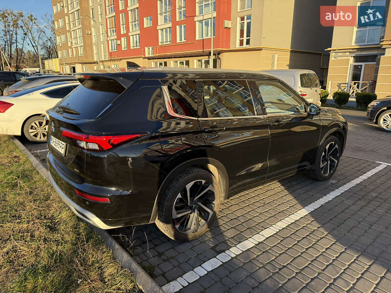 Внедорожник / Кроссовер Mitsubishi Outlander 2021 в Киеве