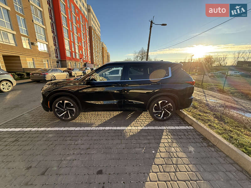 Внедорожник / Кроссовер Mitsubishi Outlander 2021 в Киеве