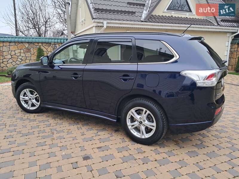 Позашляховик / Кросовер Mitsubishi Outlander 2013 в Могилів-Подільському