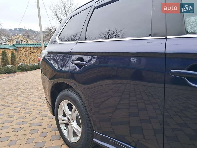Позашляховик / Кросовер Mitsubishi Outlander 2013 в Могилів-Подільському