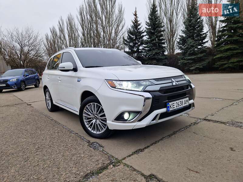 Позашляховик / Кросовер Mitsubishi Outlander 2020 в Дніпрі
