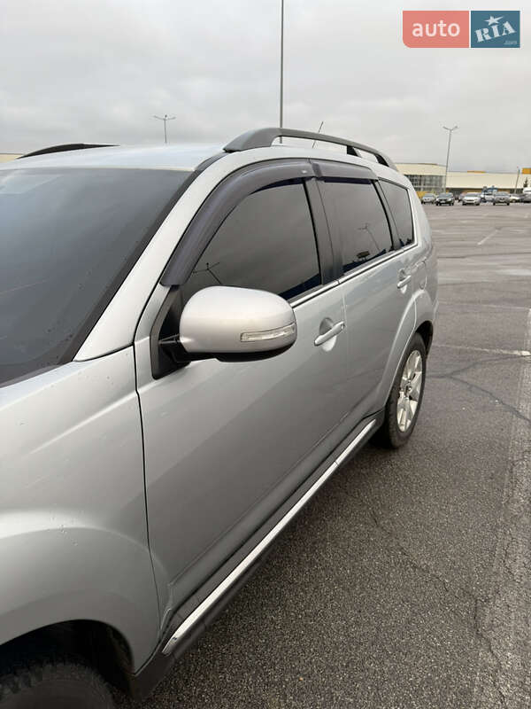 Внедорожник / Кроссовер Mitsubishi Outlander 2012 в Черновцах