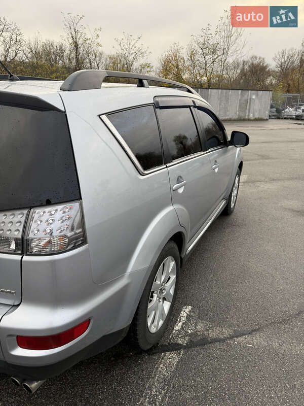 Внедорожник / Кроссовер Mitsubishi Outlander 2012 в Черновцах