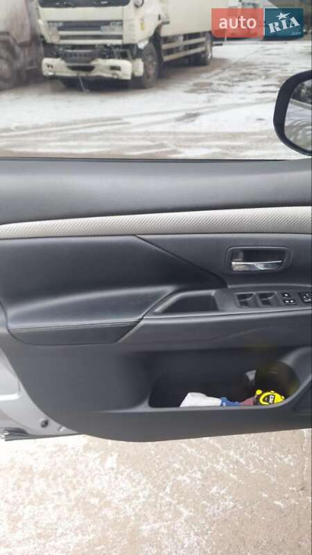 Позашляховик / Кросовер Mitsubishi Outlander 2013 в Хмільнику