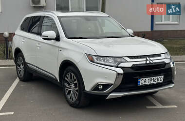 Внедорожник / Кроссовер Mitsubishi Outlander 2016 в Черкассах