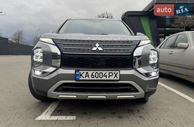 Внедорожник / Кроссовер Mitsubishi Outlander 2021 в Киеве