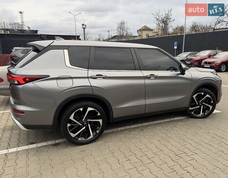 Позашляховик / Кросовер Mitsubishi Outlander 2021 в Києві