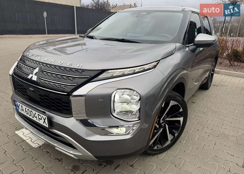 Позашляховик / Кросовер Mitsubishi Outlander 2021 в Києві