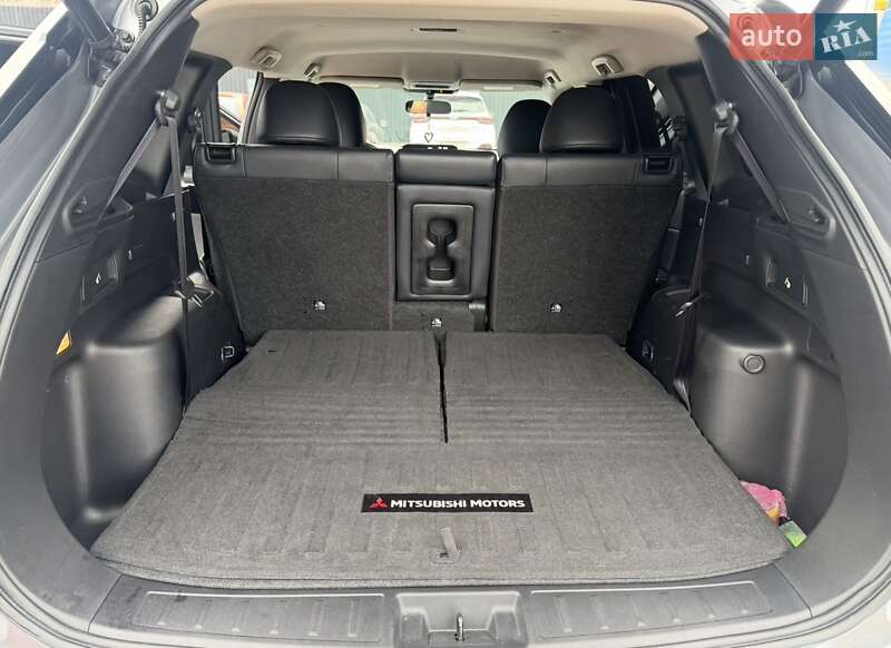 Позашляховик / Кросовер Mitsubishi Outlander 2021 в Києві