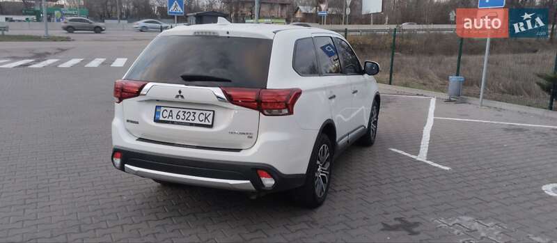Внедорожник / Кроссовер Mitsubishi Outlander 2017 в Киеве