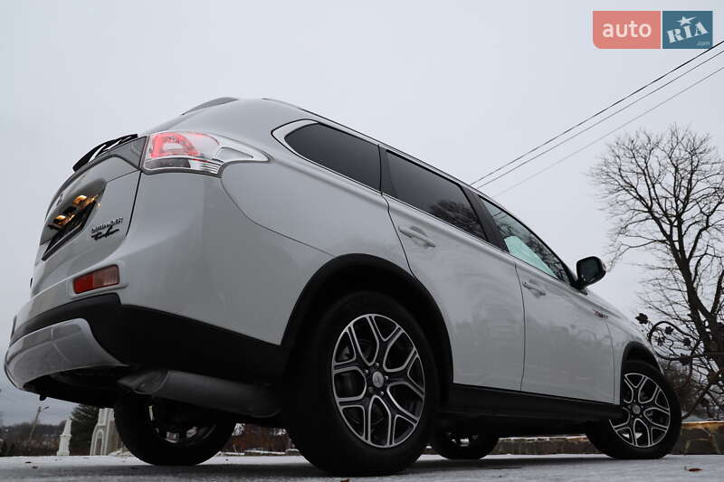 Позашляховик / Кросовер Mitsubishi Outlander 2015 в Трускавці фото 36 Позашляховик / Кросовер Mitsubishi Outlander 2015 в Трускавці