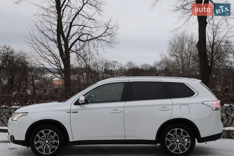Позашляховик / Кросовер Mitsubishi Outlander 2015 в Трускавці фото 45 Позашляховик / Кросовер Mitsubishi Outlander 2015 в Трускавці