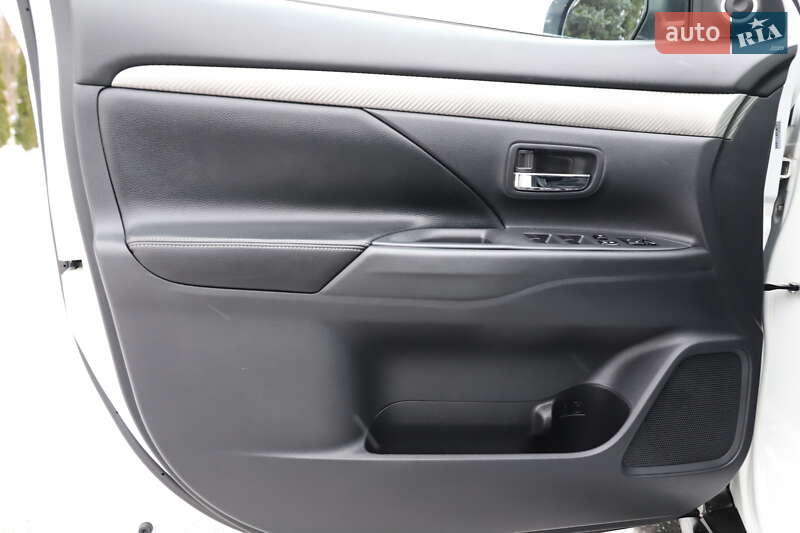 Позашляховик / Кросовер Mitsubishi Outlander 2015 в Трускавці фото 73 Позашляховик / Кросовер Mitsubishi Outlander 2015 в Трускавці