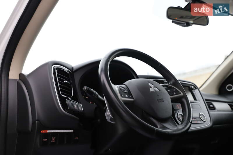 Позашляховик / Кросовер Mitsubishi Outlander 2015 в Трускавці фото 83 Позашляховик / Кросовер Mitsubishi Outlander 2015 в Трускавці