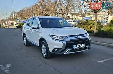 Позашляховик / Кросовер Mitsubishi Outlander 2020 в Києві