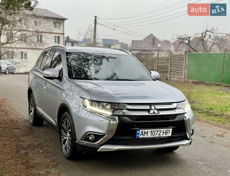 Внедорожник / Кроссовер Mitsubishi Outlander 2015 в Киеве