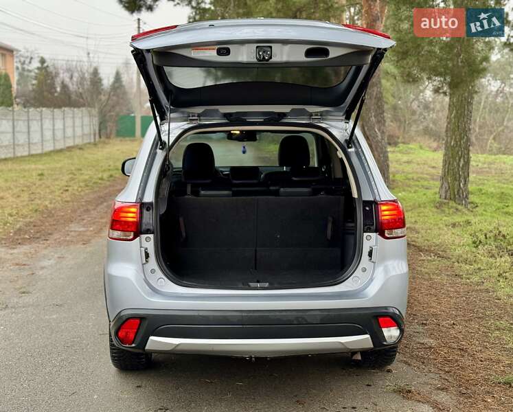 Внедорожник / Кроссовер Mitsubishi Outlander 2015 в Киеве