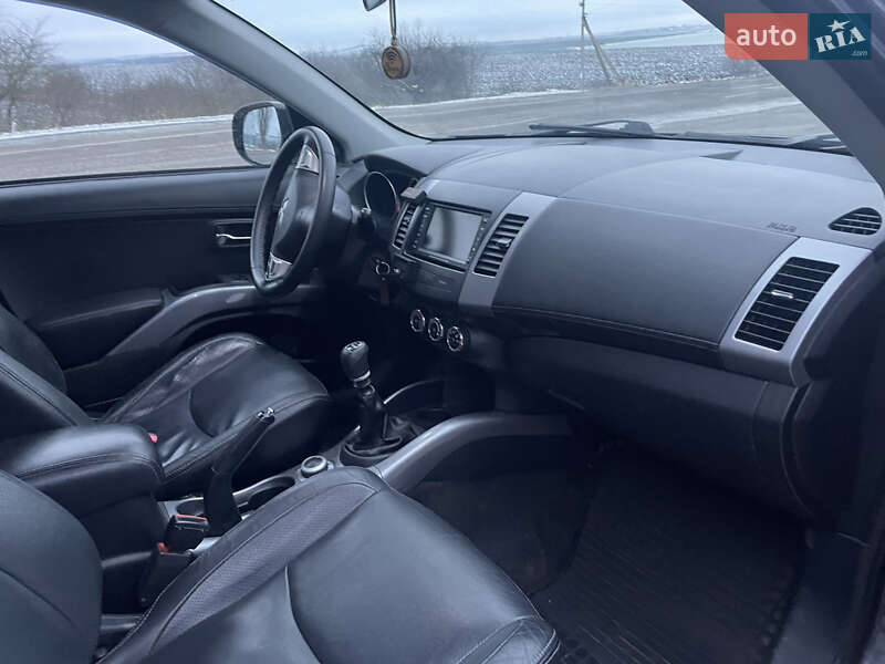 Позашляховик / Кросовер Mitsubishi Outlander 2011 в Кельменцях